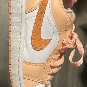 Nike Women's Athletic Shoes - Peach and White